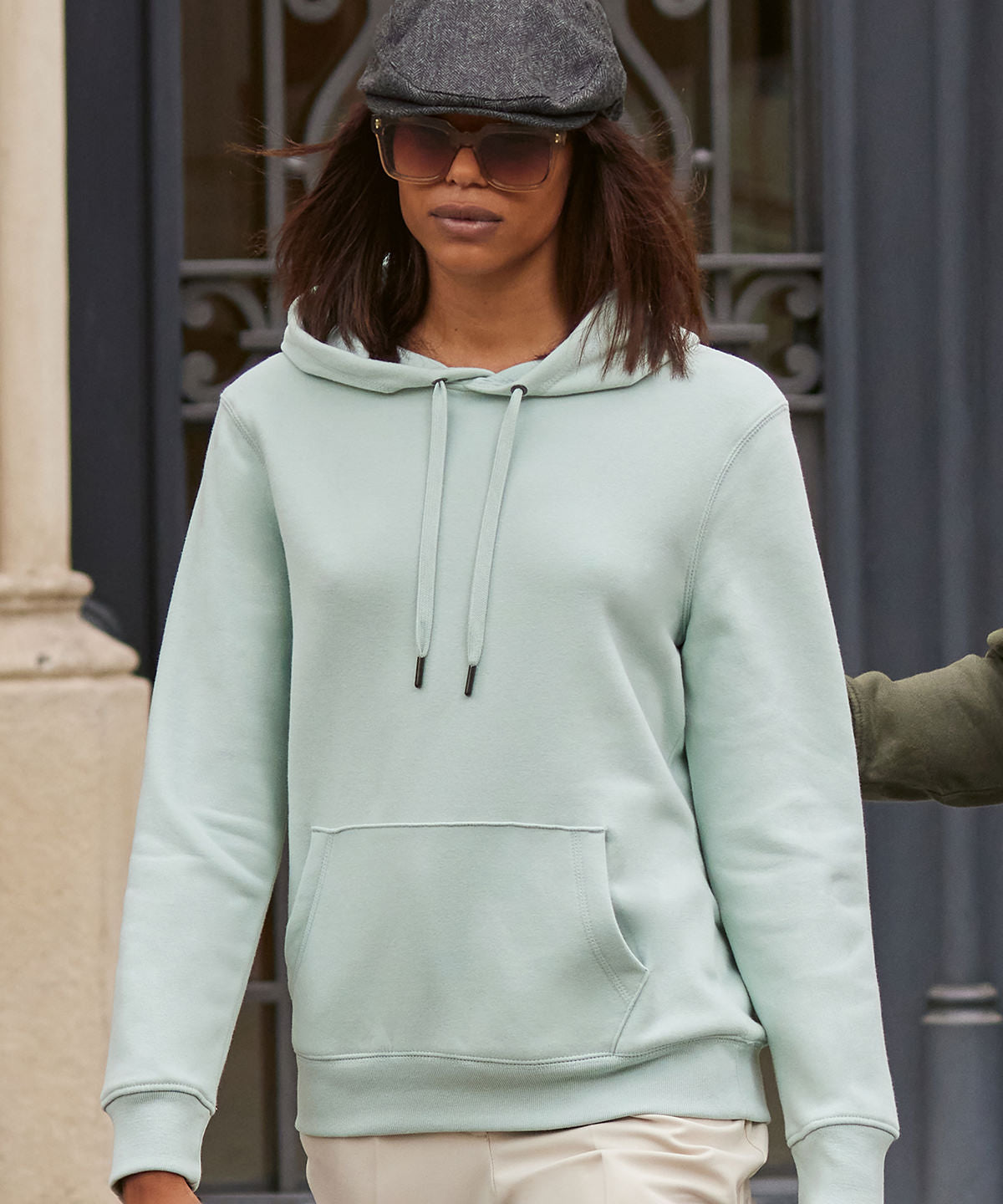 B&amp;C Queen hooded