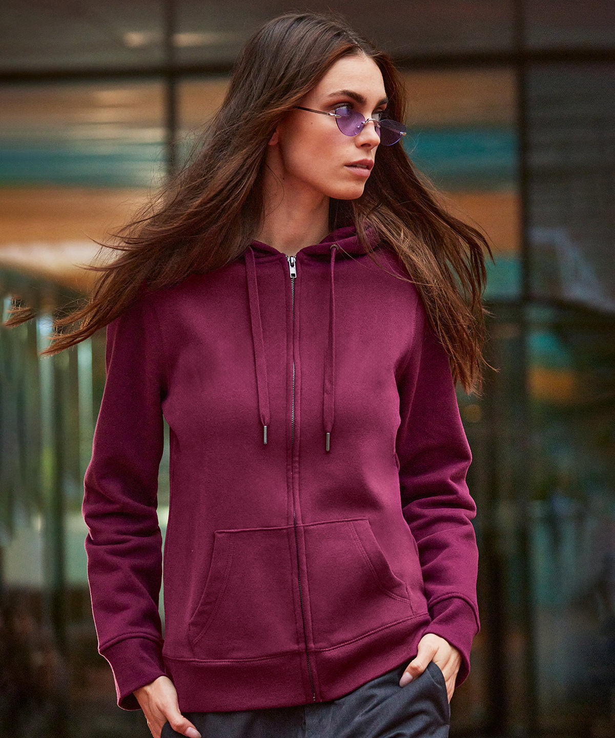 B&amp;C Queen zipped hooded